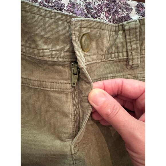 Athleta Casual Corduroy Chino Shorts in Olive Green Size 8 - Picture 4 of 11